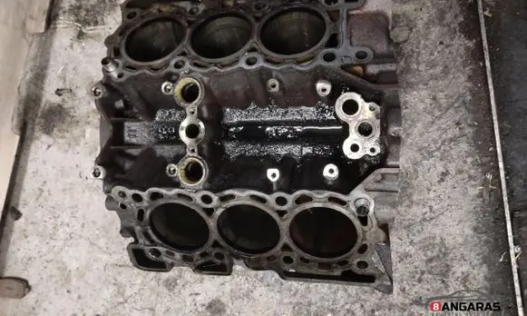 Land Rover Discovery 3 - LR3 Engine block 