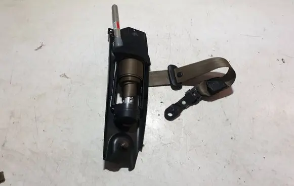 Volvo XC70 Front seatbelt 39865064