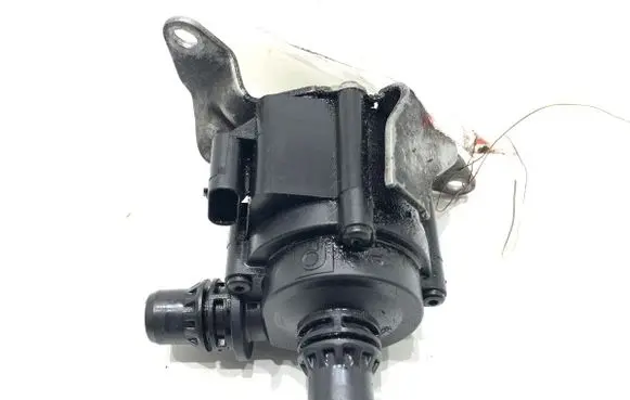 BMW X6 F16 Oil filter mounting bracket 8511748