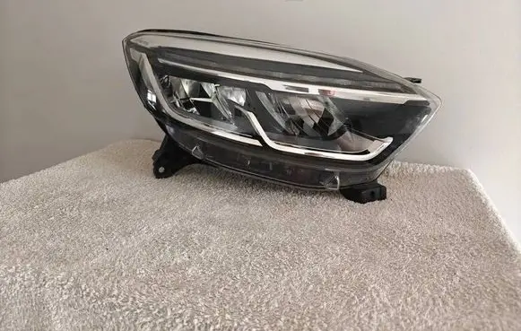Renault Captur Headlight/headlamp 260101671R 01297702