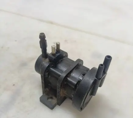 Mercedes-Benz C W202 Turbo solenoid valve 0005450327