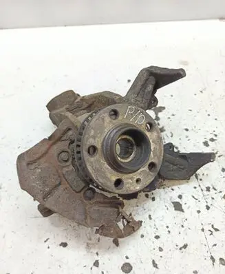 Volkswagen Golf IV Front wheel hub 