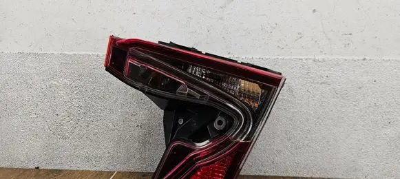 Tailgate rear/tail lights