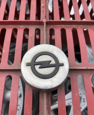 Opel Kadett C Original wheel cap