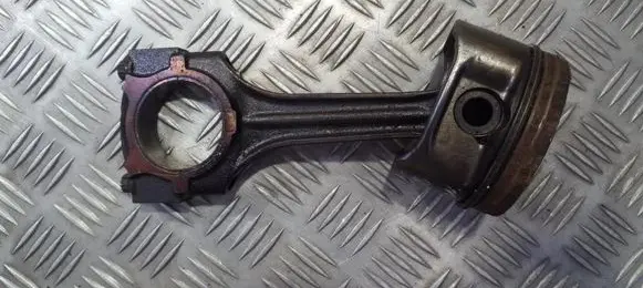 Mercedes-Benz E W124 Piston with connecting rod
