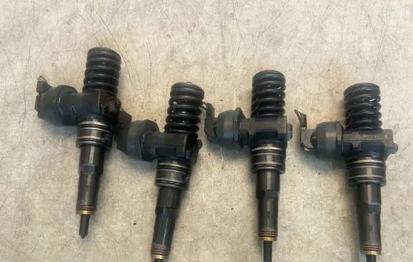 Volkswagen Jetta V Fuel injectors set 0414720215 038130073AG