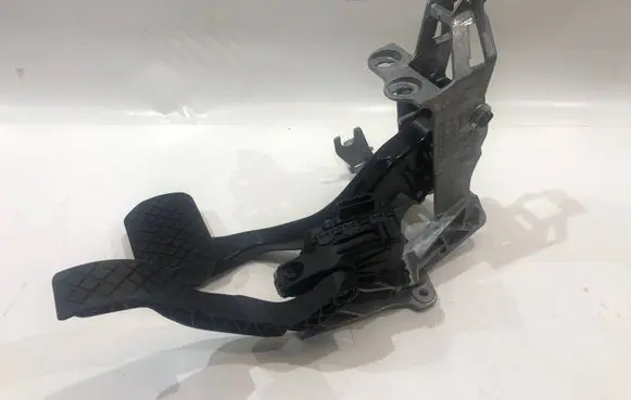 Skoda Superb B5 (3U) Pedal assembly 8D1721117P
