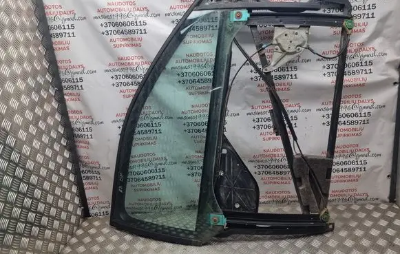 Audi A3 S3 8L Front door electric window regulator 8L3837842