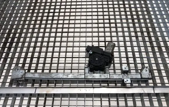 Front door window regulator with motor