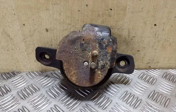 Subaru Outback Engine mount bracket