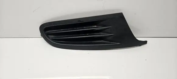Volkswagen Golf VI Front bumper lower grill