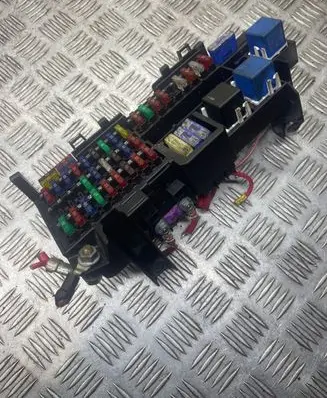 Mercedes-Benz A W168 Fuse module A1685462143