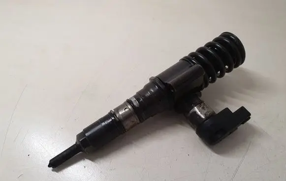 Skoda Octavia Mk2 (1Z) Fuel injector 03G130073M