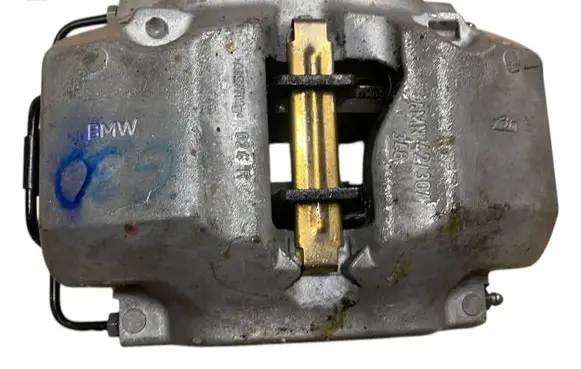 BMW 5 G30 G31 Front brake caliper 6883734