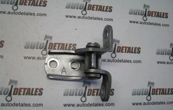Honda CR-V Rear door lower hinge