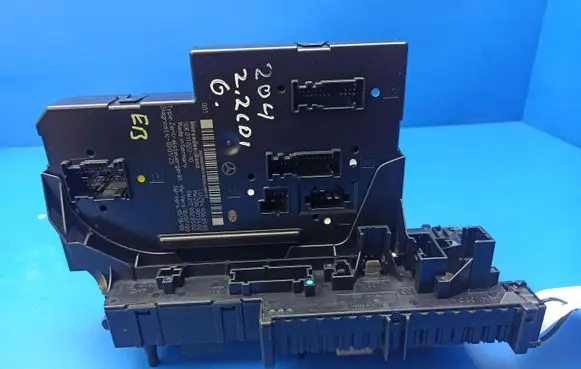 Mercedes-Benz C W204 Fuse module 5DK01102210 2049060505 2049015402