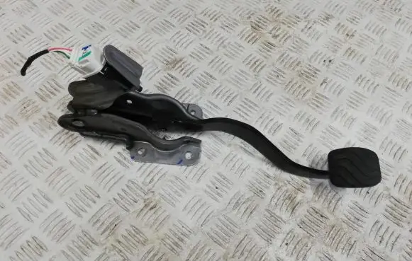 Dacia Spring Brake pedal