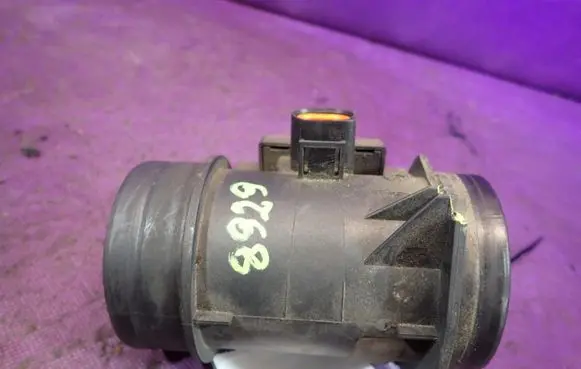 Audi A4 S4 B5 8D Mass air flow meter 