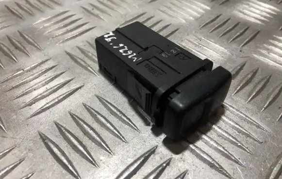 Mazda 626 Windscreen/window heater switch