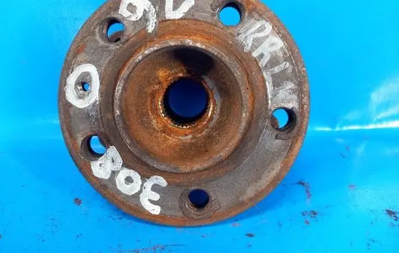 Volvo XC70 Rear wheel bearing hub 31340690