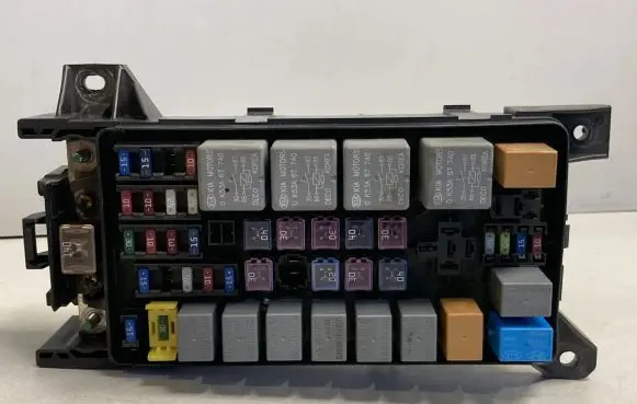 KIA Sorento Fuse module 911613E010