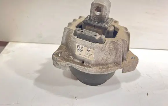 BMW 5 F10 F11 Engine mount bracket 6777371