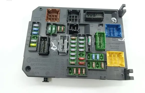 Peugeot 508 Fuse module 9665547580