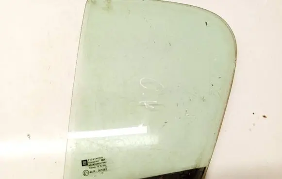 Opel Astra H Rear vent window glass AS2