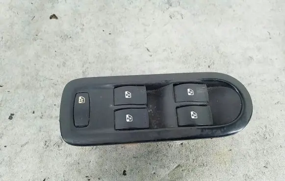 Renault Scenic II - Grand scenic II Quarter vent window switch 156018070E