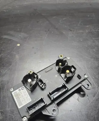 BMW 7 E65 E66 Power management control unit 6957026 8ES00827017