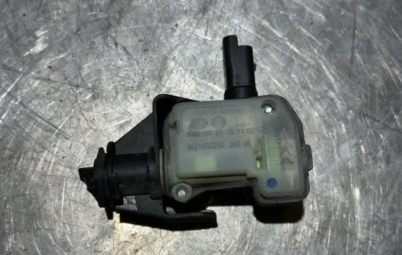 Fuel tank cap lock motor
