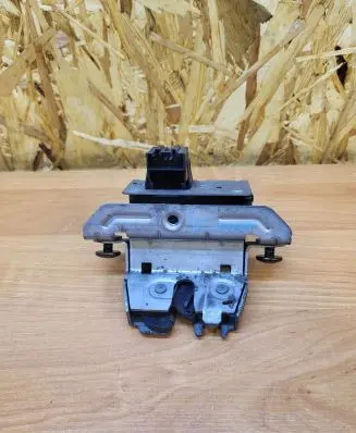 Volvo XC70 Tailgate/trunk/boot lock/catch/latch 31333541