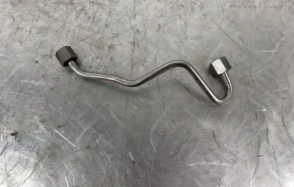 Fuel injector supply line/pipe