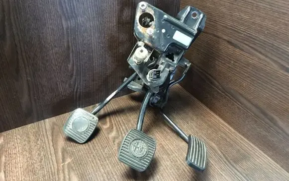 Alfa Romeo 166 Brake pedal bracket assembly 60682265