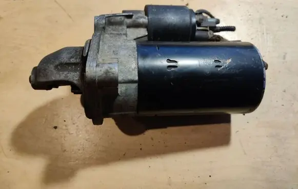BMW 5 E39 Starter motor 0001108157 1740374