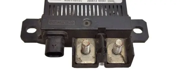 Mercedes-Benz B W246 W242 Charging relay A0009822023 1110029 290612