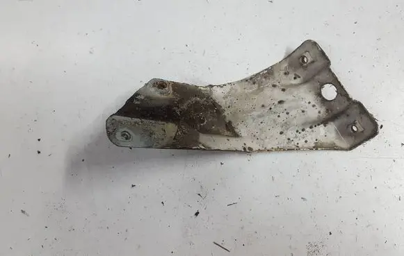 Volkswagen Golf VI Fender mounting bracket 