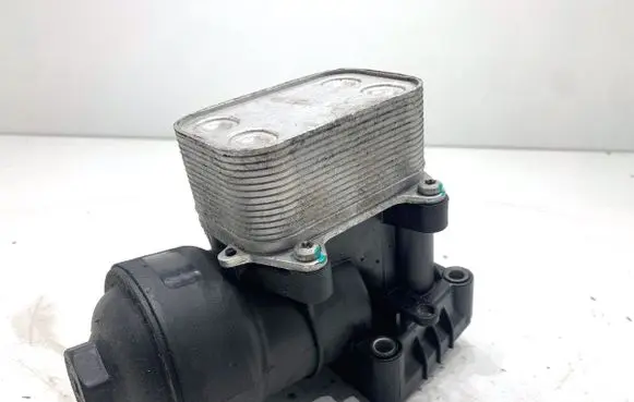 Volkswagen PASSAT B7 Oil filter mounting bracket 2002300