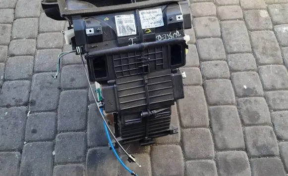 Renault Dacia Duster Interior heater climate box assembly 272704610R