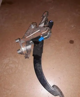Subaru Outback (BS) Brake pedal 5626A