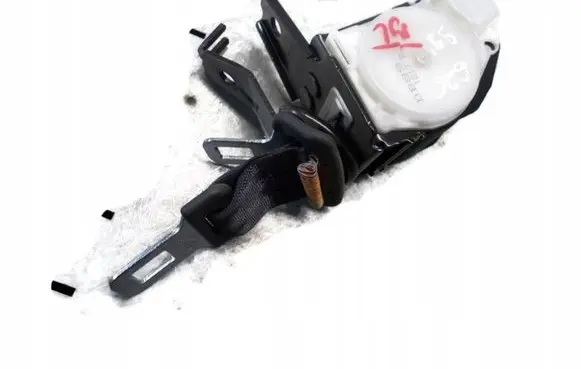 Middle seatbelt (rear)
