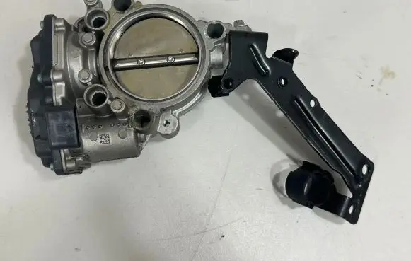 BMW 4 F36 Gran coupe Throttle valve 8623324