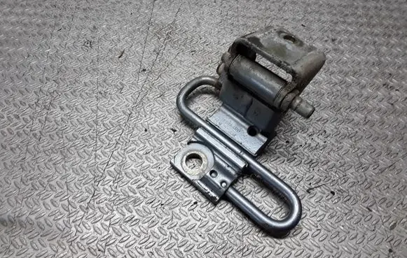 Skoda Octavia Mk1 (1U) Rear door lower hinge 4B0833412D