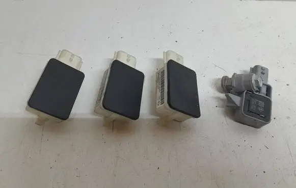 Renault Scenic III - Grand scenic III Airbag deployment crash/impact sensor 988800002R 988310002R