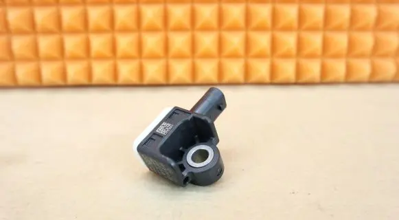 Mercedes-Benz B W246 W242 Airbag deployment crash/impact sensor 1668210151