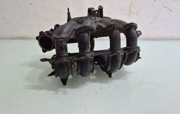 Ford Fiesta Intake manifold 8A6G9424A