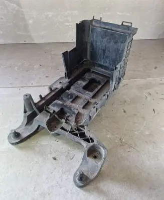 Volkswagen PASSAT B6 Battery tray 1K0915333C