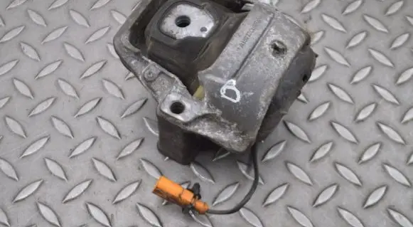 Audi A5 Sportback 8TA Engine mount bracket 8K0199381