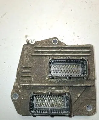 Opel Zafira B Engine control unit/module 55561172