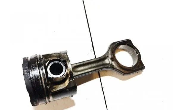 Ford Focus C-MAX Piston with connecting rod
